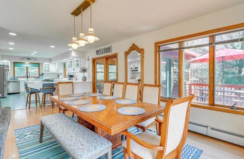 Lake Harmony House | 4 Mi to Slopes! Split Rock Resort Home with Fire Pit