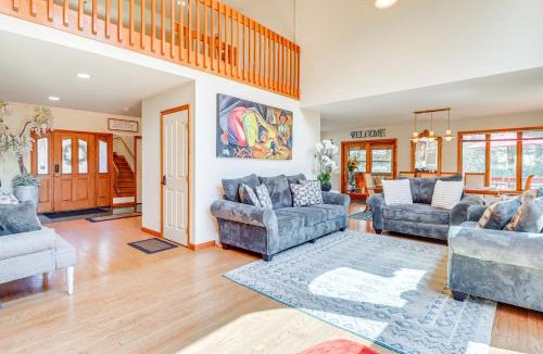 Lake Harmony House | 4 Mi to Slopes! Split Rock Resort Home with Fire Pit