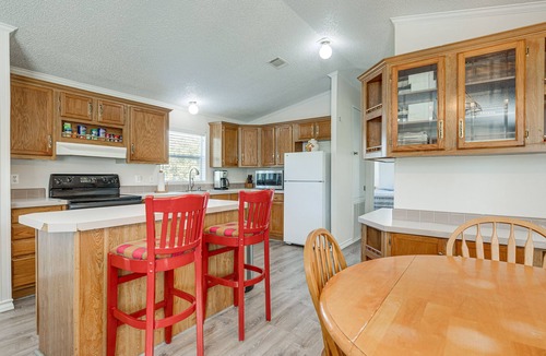 Rockport House | 4 Mi to State Park: Peaceful Rockport Home w/Yard