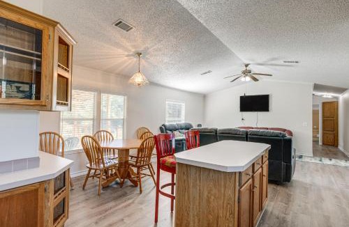 Rockport House | 4 Mi to State Park: Peaceful Rockport Home w/Yard