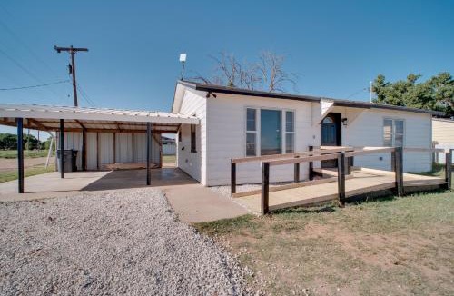 Lubbock House | 4 Mi to TTU: Remodeled Retreat w/Fenced Yard!