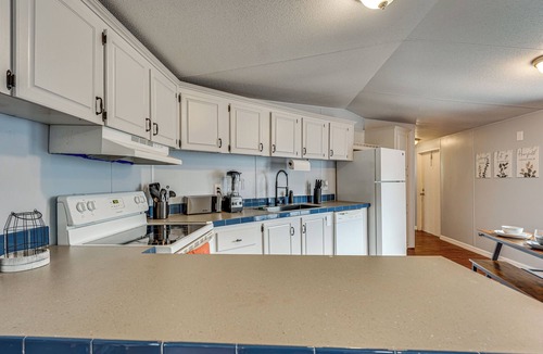 Gainesville House | 4 Mi to UF Campus! Game Day Getaway w/Pool Access