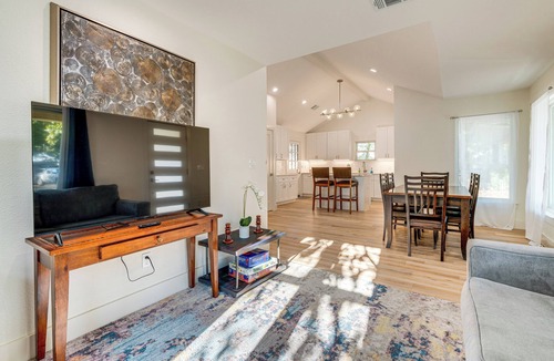 Highland House | 4 Mi to UT Austin: Bright & Modern Family Home