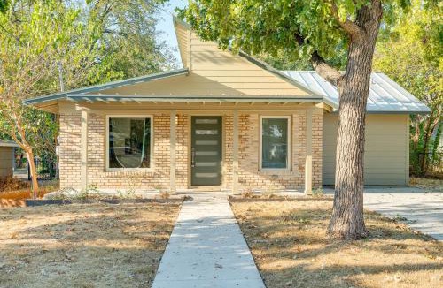 Highland House | 4 Mi to UT Austin: Bright & Modern Family Home
