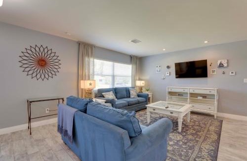 Venice Gardens House | 4 Mi to Venice Beach: Home w/Patio & Yard