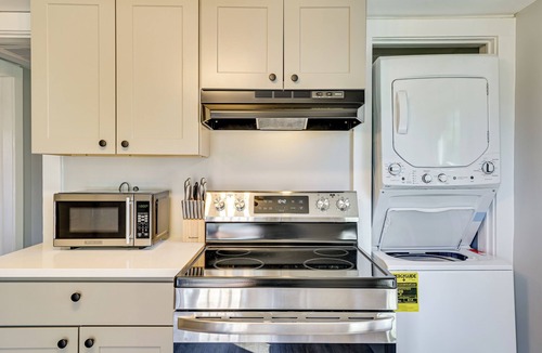 Lincoln Park House | 4 Mi to Waterfront: 2-Unit Combo in Kingston!