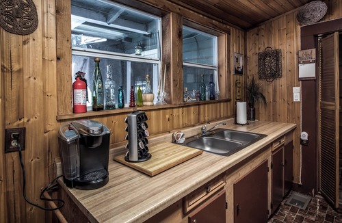 Ruidoso Cabin | 4 Miles: Midtown Ruidoso's Eclectic 2 Bed/2 Bath Cabin