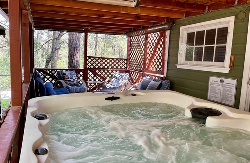 Ruidoso Cabin | 4 Miles: Midtown Ruidoso's Eclectic 2 Bed/2 Bath Cabin
