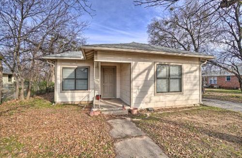 Jacksboro House | 4 Miles to Lake Jacksboro: Cozy Texas Cottage