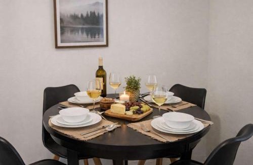 East Durham House | 4 Min Drive Downtown - 7 Min Walk to Golden Belt