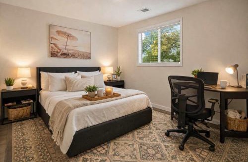 East Durham House | 4 Min Drive Downtown - 7 Min Walk to Golden Belt