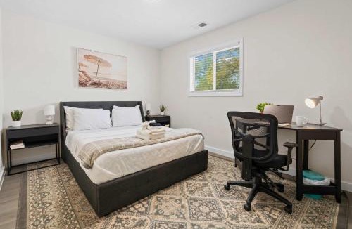 East Durham House | 4 Min Drive Downtown - 7 Min Walk to Golden Belt