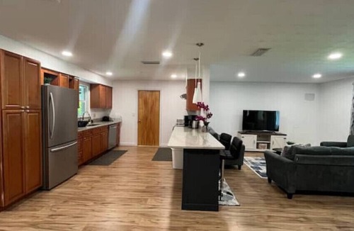 Ocean Woods House | 4 min walk to beach!n