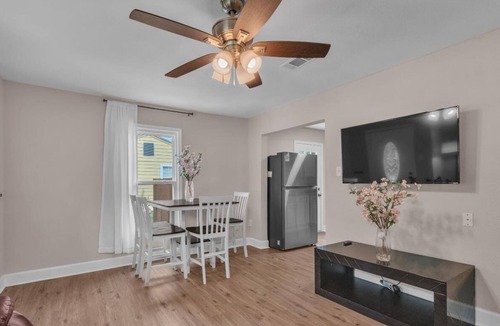 Central Arlington House | 4 mins away from AT&T stadium; Texas Live; UTA; Six Flags; Epic Central