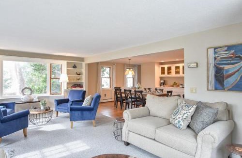 North Eastham House | 4 Mins to Bayside Beaches