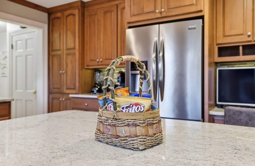 North Chesterfield Condo | 4 Mins to U of R! Spacious, Central Guest Suite