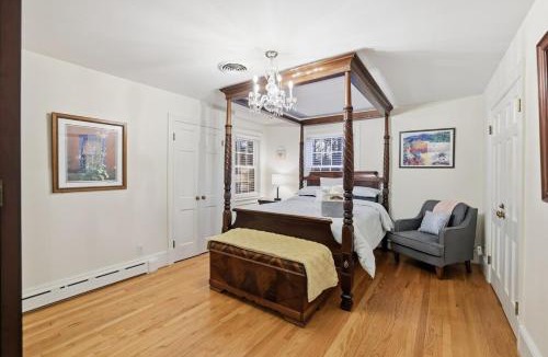 North Chesterfield House | 4 Mins to U of R! Spacious, Central Guest Suite!