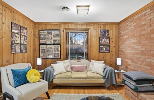 North Chesterfield House | 4 Mins to U of R! Spacious, Central Guest Suite!