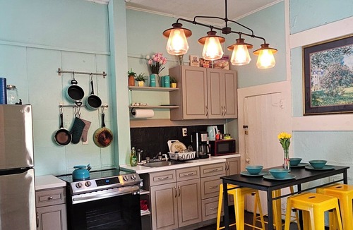 Cabbagetown Apartment | 4 Minutes to Downtown by the Atlanta Beltline Trail in the Cabbagetown Neighborhood