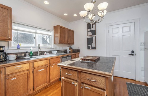 Shorewood House | 4 Minutes Walk to Lake Michigan Atwater Park Beach Balconies Family Pet Friendly