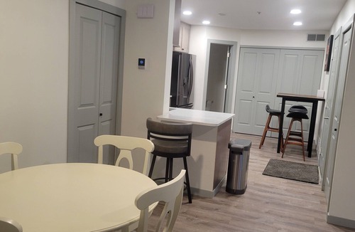 Eden Prairie House | 4 minutes walk to EP mall, 15 min to airport Mall of America and downtown