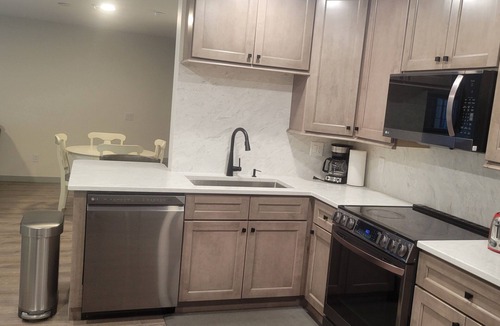 Eden Prairie House | 4 minutes walk to EP mall, 15 min to airport Mall of America and downtown