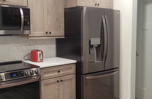 Eden Prairie House | 4 minutes walk to EP mall, 15 min to airport Mall of America and downtown