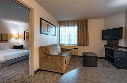 Fossil Creek Hotel | 4 Modern Suites | Full Kitchen | Near Airport – Homelike Amenities