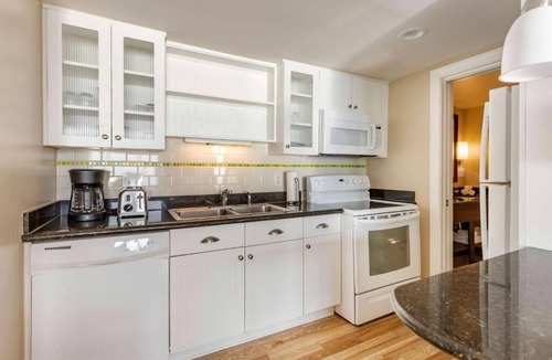 Northeast Virginia Beach Hotel | 4 Oceanview Rooms Steps from Fun, Dining, Scenic Beaches & Swimming Pool Access
