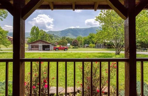 Sevierville Ski Chalet | 4 Paws Lodge