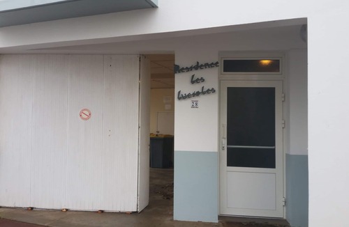 Saint-Jean-de-Monts Apartment | 4-people apartment, balcony, courtyard, garage, bikes - 100m from the beach