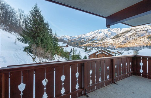 Meribel Village Apartment | 4-person apartment near Méribel slopes with pool access
