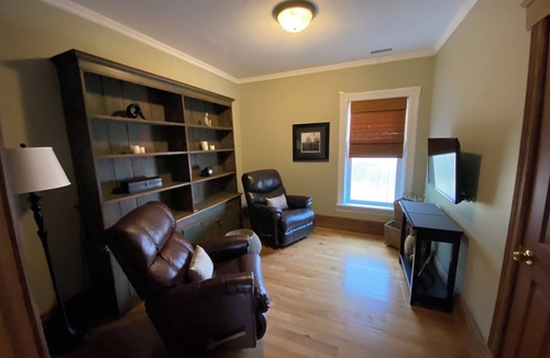 Southampton Apartment | 4 Person, Downtown Southampton, Upper Level Apartment