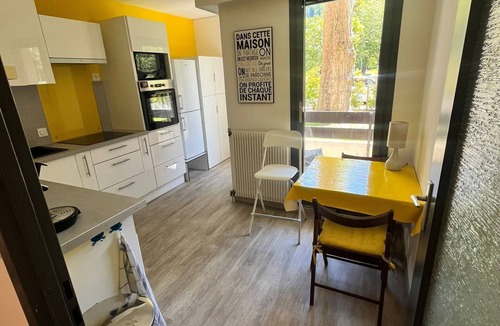 Uriage-les-Bains Apartment | 4-person ground-floor apartment, in the center of town and facing Uriage park, near thermal baths