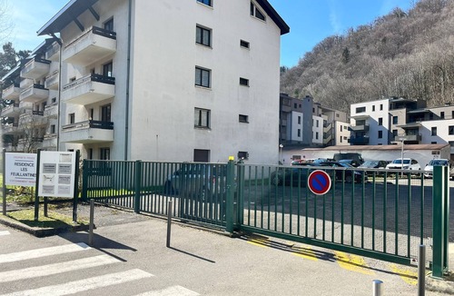 Uriage-les-Bains Apartment | 4-person ground-floor apartment, in the center of town and facing Uriage park, near thermal baths
