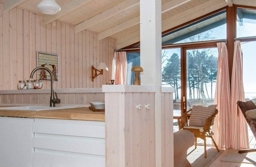 Skødshoved Strand House | 4 person holiday home in Knebel