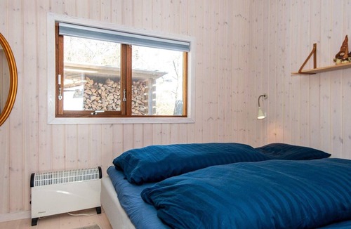 Skødshoved Strand House | 4 person holiday home in Knebel