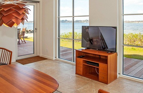 Hvalpsund House | 4 person holiday home in Farsø