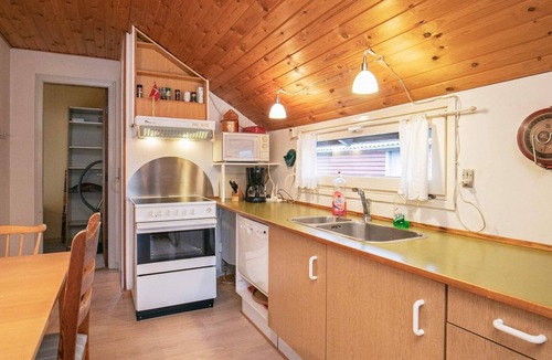 Hou House | 4 person holiday home in Hals