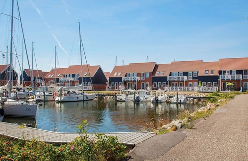 Borre Apartment | 4 person holiday home on a holiday park in Borre
