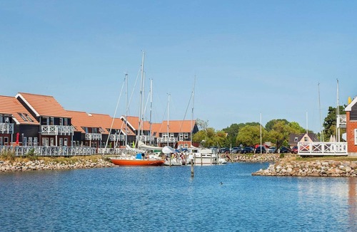 Borre Apartment | 4 person holiday home on a holiday park in Borre