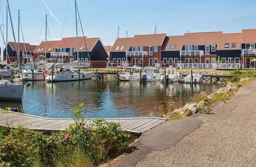 Borre Apartment | 4 person holiday home on a holiday park in Borre