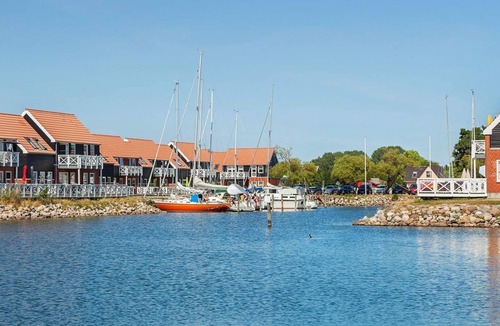 Borre Apartment | 4 person holiday home on a holiday park in Borre