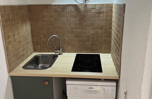 Lelex Apartment | 4-person studio with mountain view. Pets welcome.