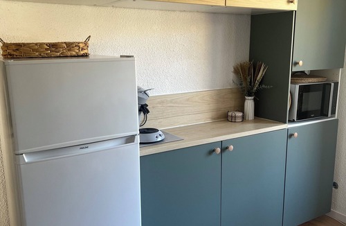 Lelex Apartment | 4-person studio with mountain view. Pets welcome.