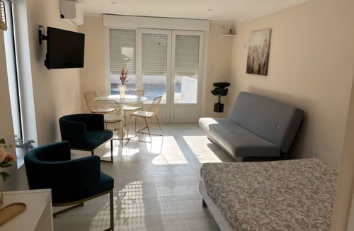 Lunel Apartment | 4-person studio with private pool and jacuzzi