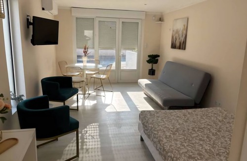 Lunel Apartment | 4-person studio with private pool and jacuzzi
