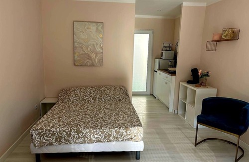 Lunel Apartment | 4-person studio with private pool and jacuzzi