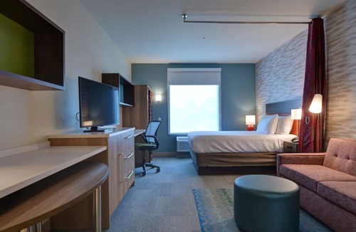 Upper Grand Lagoon Hotel | 4 Pet-friendly Accommodations | Outdoor Pool Access | Free Breakfast