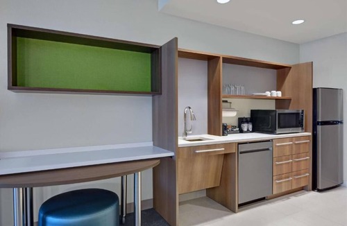 Upper Grand Lagoon Hotel | 4 Pet-friendly Accommodations | Outdoor Pool Access | Free Breakfast